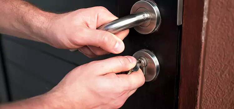 Door Closer Repair & Installation Terrebonne